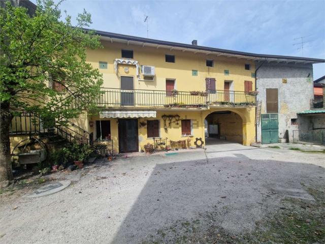 Rustici e casali in vendita di 340 m² in Via Monte Grappa, 114
