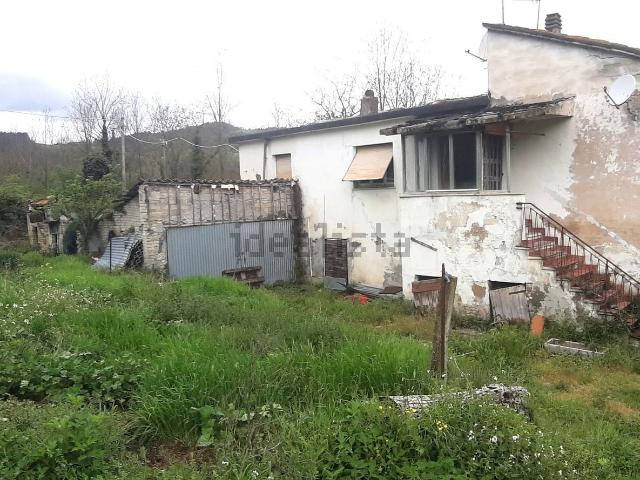 Rustici e casali in vendita di 340 m² in Via Isonzo
