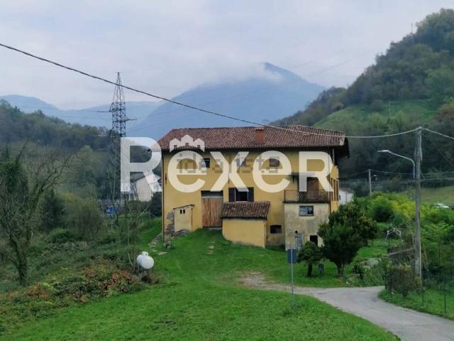 Rustici e casali in vendita di 340 m² in Via Poltragno
