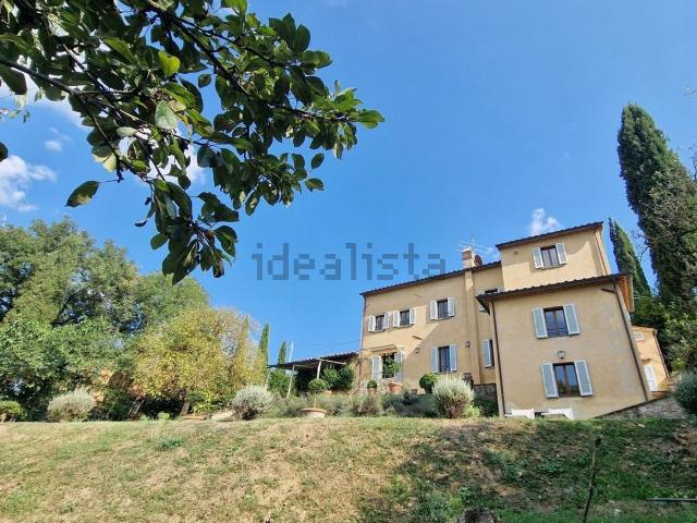Rustici e casali in vendita di 340 m² in Via Protoli