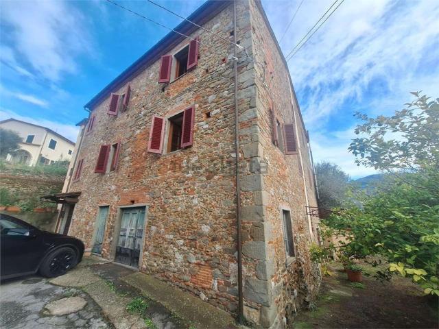 Rustici e casali in vendita di 355 m²