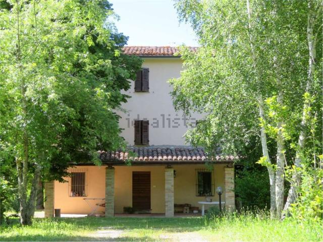 Rustici e casali in vendita di 355 m² in Strada Picena, 306