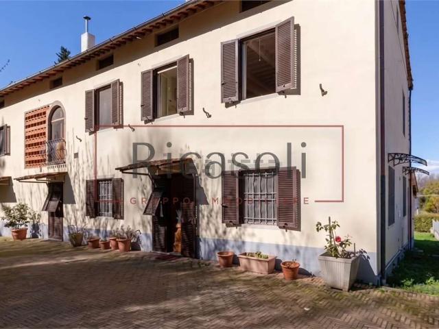 Rustici e casali in vendita di 355 m² in Via Di Vicopelago, 86