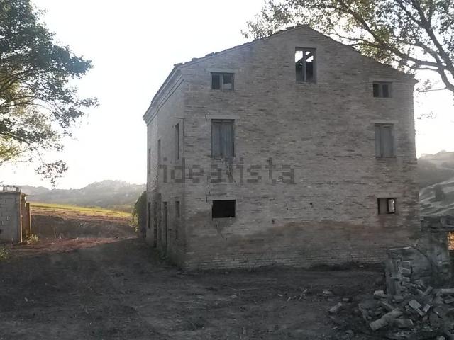 Rustici e casali in vendita di 350 m²