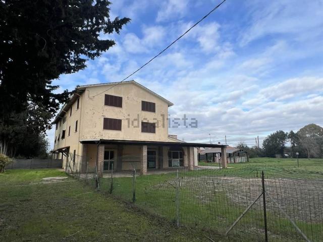 Rustici e casali in vendita di 350 m²