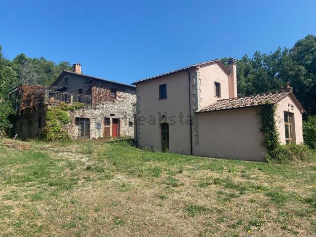 Rustici e casali in vendita di 350 m²