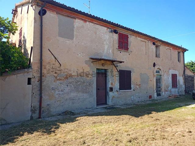Rustici e casali in vendita di 350 m²