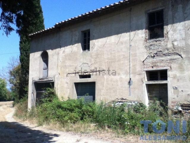Rustici e casali in vendita di 350 m²