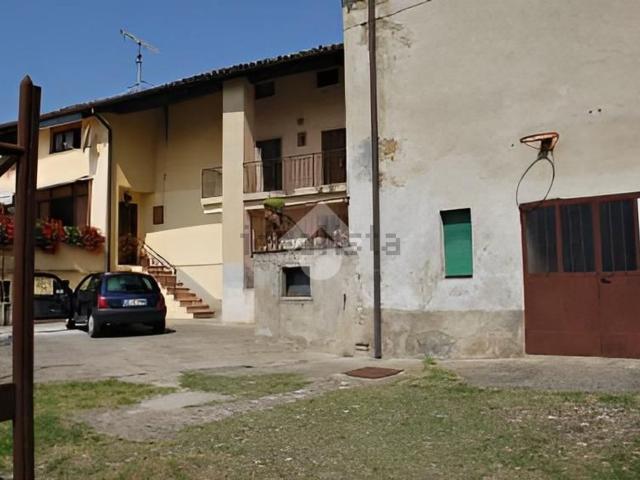 Rustici e casali in vendita di 350 m²