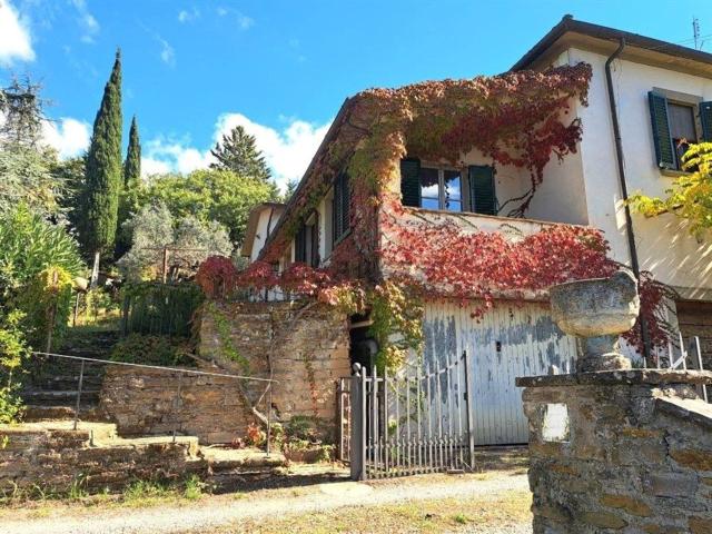 Rustici e casali in vendita di 350 m²