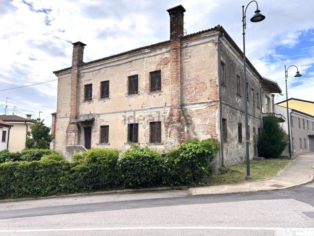 Rustici e casali in vendita di 350 m²