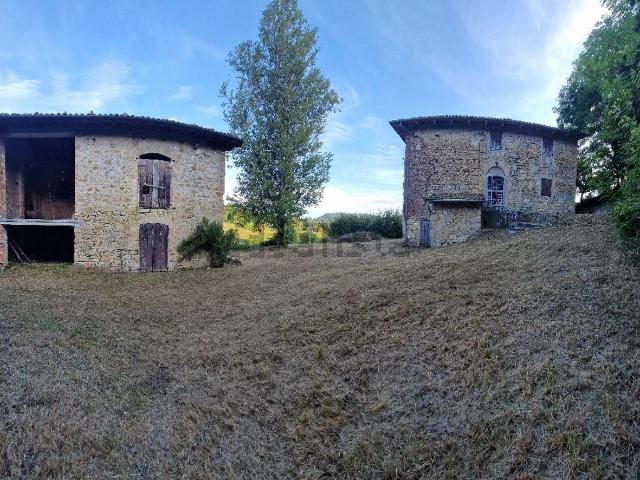Rustici e casali in vendita di 350 m²