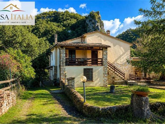 Rustici e casali in vendita di 350 m²