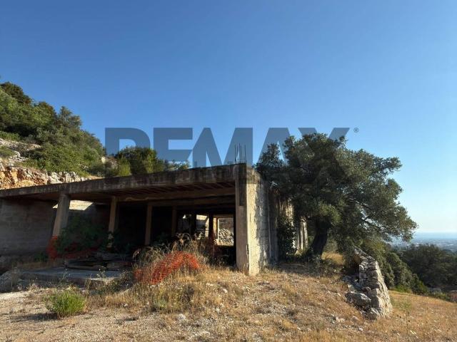 Rustici e casali in vendita di 350 m²