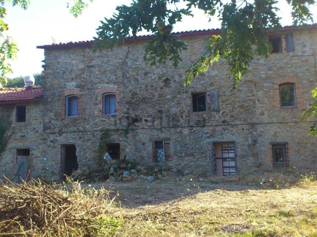 Rustici e casali in vendita di 350 m²