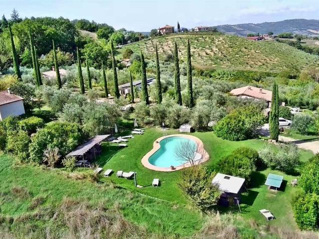 Rustici e casali in vendita di 350 m²