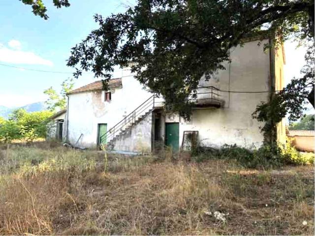 Rustici e casali in vendita di 350 m² in Contrada Sottomonticchio, 9