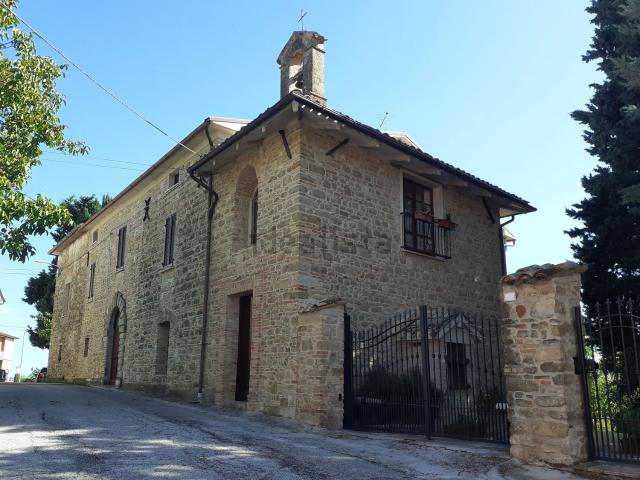 Rustici e casali in vendita di 350 m² in Frazione Torre
