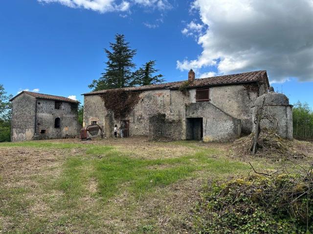 Rustici e casali in vendita di 350 m² in Località Colle Maggi, 79