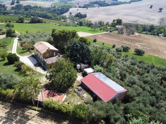 Rustici e casali in vendita di 350 m²
