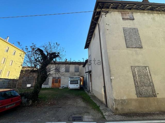 Rustici e casali in vendita di 350 m² in Strada Casa Nuova