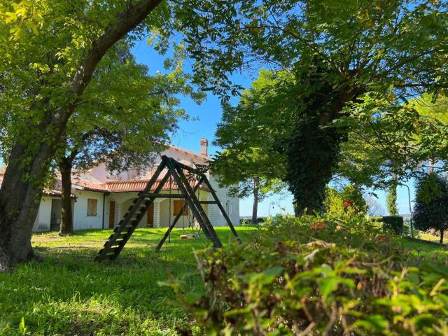 Rustici e casali in vendita di 350 m² in Strada di Valle Tresole