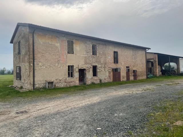 Rustici e casali in vendita di 350 m² in Strada provinciale ponteghiara