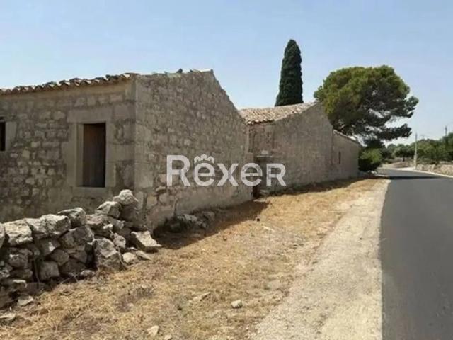 Rustici e casali in vendita di 350 m² in Strada Provinciale 104