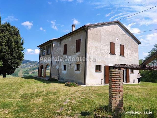 Rustici e casali in vendita di 350 m² in Strada senza nome