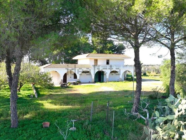 Rustici e casali in vendita di 350 m² in Strada Vicinale Due Trappeti