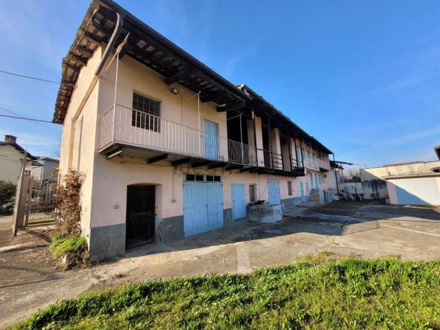 Rustici e casali in vendita di 350 m² in Via Madonna delle Grazie, 31