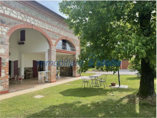 Rustici e casali in vendita di 350 m² in Via Monte Santo, 7