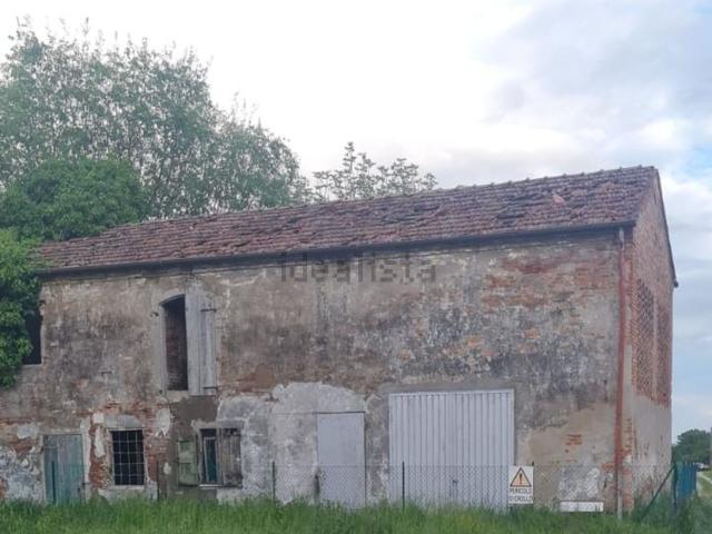 Rustici e casali in vendita di 350 m² in Via Bondenese