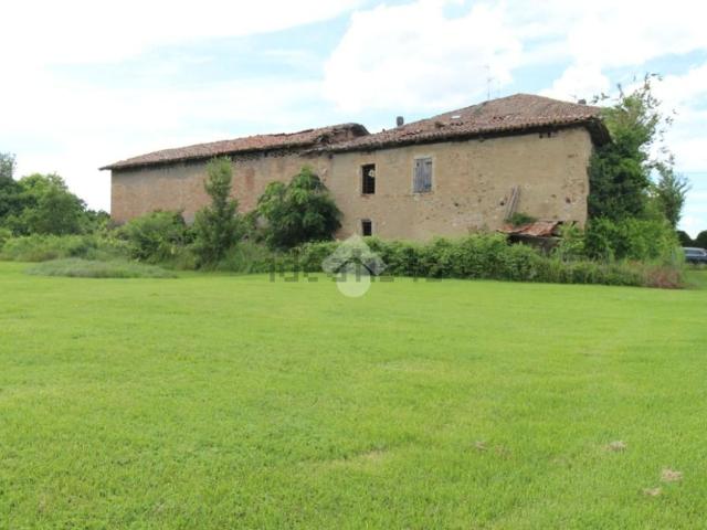 Rustici e casali in vendita di 350 m² in Via Canale, 1