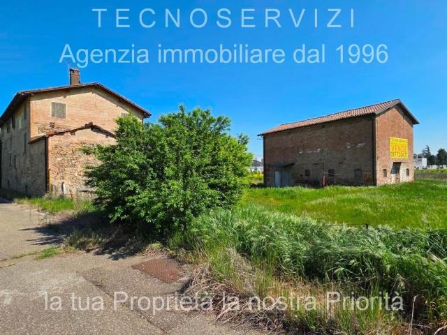 Rustici e casali in vendita di 350 m² in Via Confine, 2