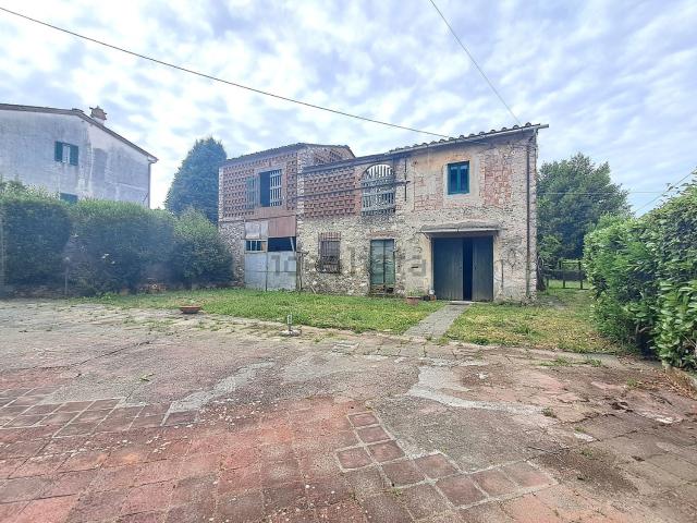 Rustici e casali in vendita di 350 m² in Via dei Ceccotti, 65