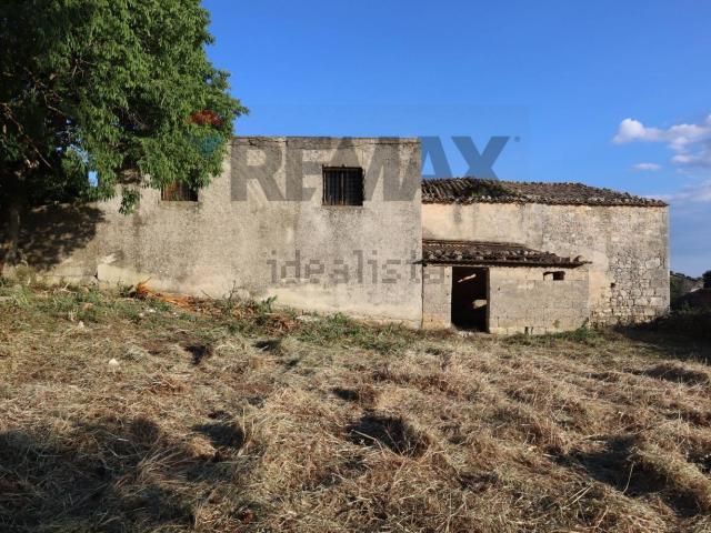 Rustici e casali in vendita di 350 m² in Via del Gelso