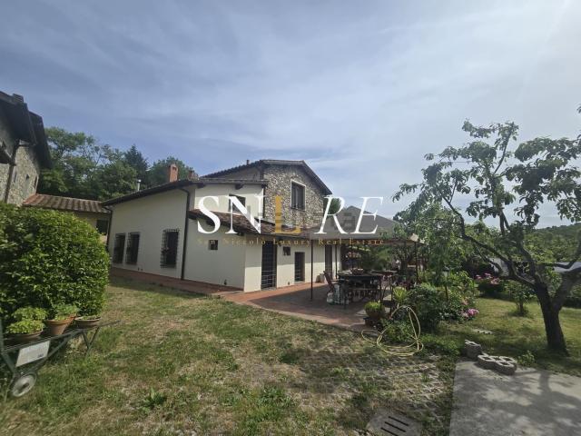 Rustici e casali in vendita di 350 m² in Via della Mulinaccia