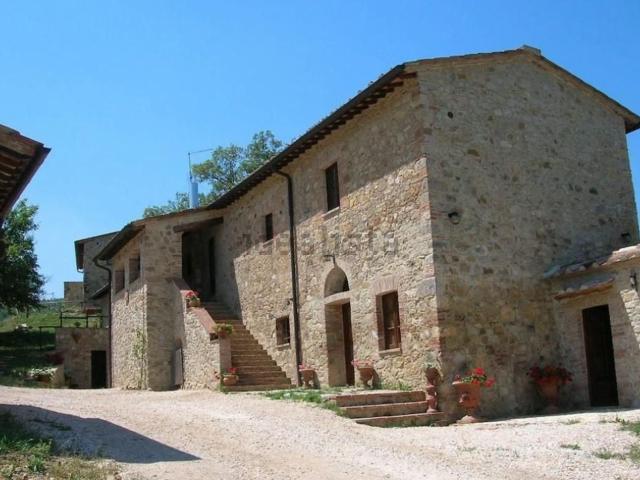 Rustici e casali in vendita di 350 m² in Via Fontecanti, 2