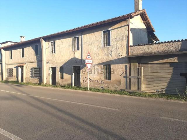 Rustici e casali in vendita di 350 m² in Via Roma
