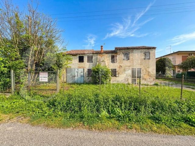 Rustici e casali in vendita di 350 m² in Via San Giorgio