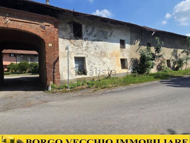 Rustici e casali in vendita di 350 m² in Via Torre Frati, 34