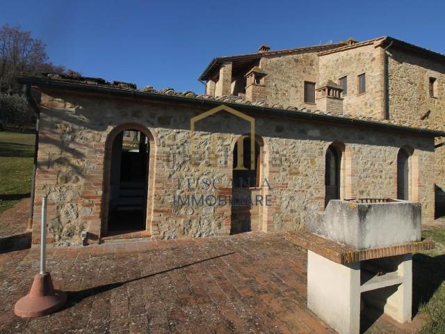 Rustici e casali in vendita di 350 m² in Via XXV Aprile