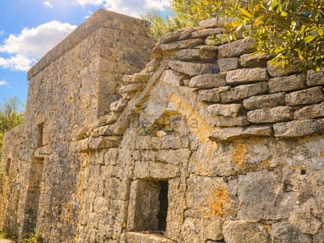 Rustici e casali in vendita di 35 m² in Via alberobello