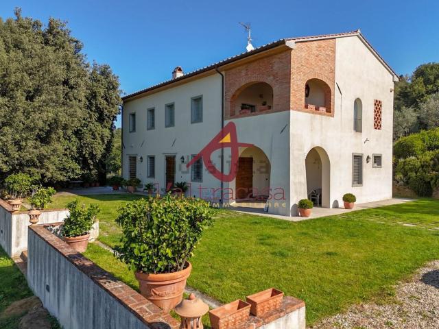 Rustici e casali in vendita di 365 m²