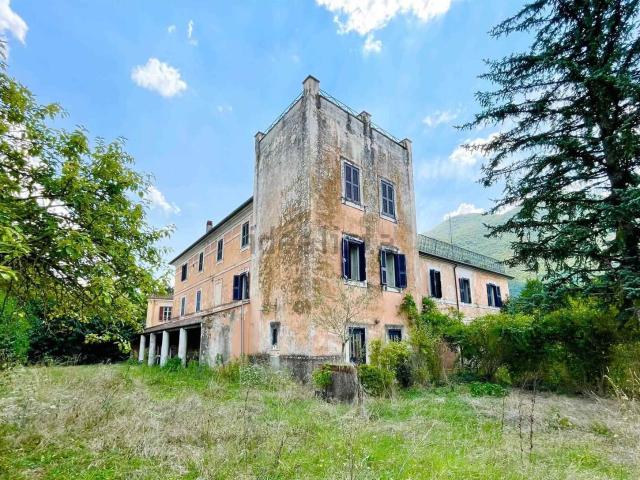 Rustici e casali in vendita di 368 m²