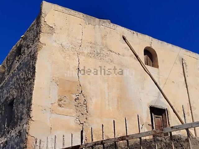Rustici e casali in vendita di 368 m² in Via Inserra