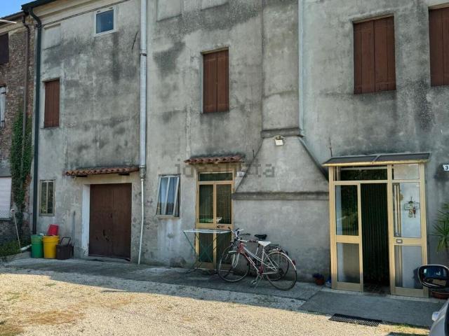 Rustici e casali in vendita di 368 m² in Via San Pietro Martire, 36