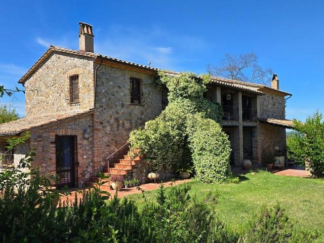 Rustici e casali in vendita di 360 m²