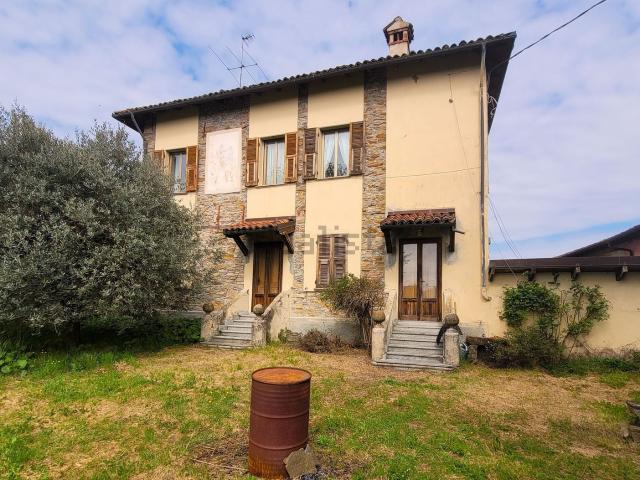 Rustici e casali in vendita di 360 m² in Strada Cappellette